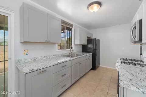 Kitchen - 4113 E Sylvane Dr, Tucson, AZ 85711 photo 6 of 6