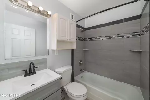 Bath - 4113 E Sylvane Dr, Tucson, AZ 85711 photo 1 of 2