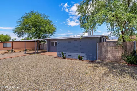 Exterior - 4113 E Sylvane Dr, Tucson, AZ 85711 photo 4 of 10