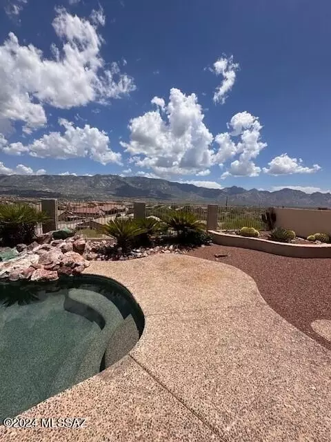 60937 Rock Ledge Loop, Tucson, AZ 85739