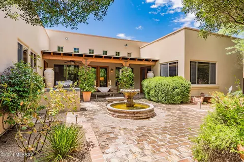 4921 E Commissary Ct, Tucson, AZ 85712