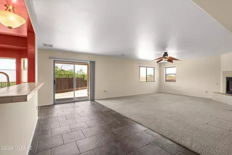 Living - 884 S Eynon Pl, Vail, AZ 85641 photo 4 of 6