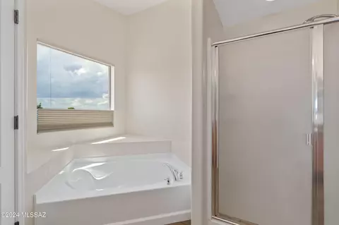 Bath - 884 S Eynon Pl, Vail, AZ 85641 photo 3 of 3