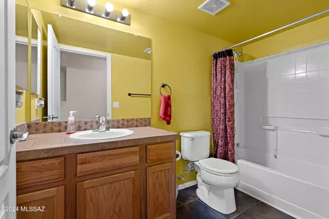 Bath - 884 S Eynon Pl, Vail, AZ 85641 photo 1 of 3