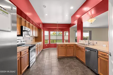 Kitchen - 884 S Eynon Pl, Vail, AZ 85641 photo 3 of 6