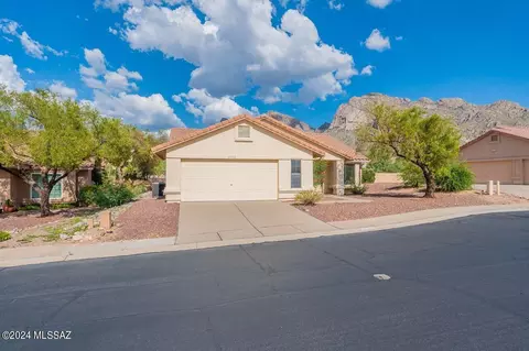 9950 N Roxbury Drive Dr, Tucson, AZ 85737