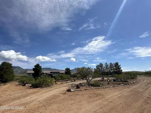6202 S Jeffords Trl, Willcox, AZ 85643 photo 2