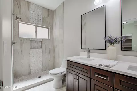 Bath - 163 E Spring Sky St, Tucson, AZ 85737 photo 1 of 2