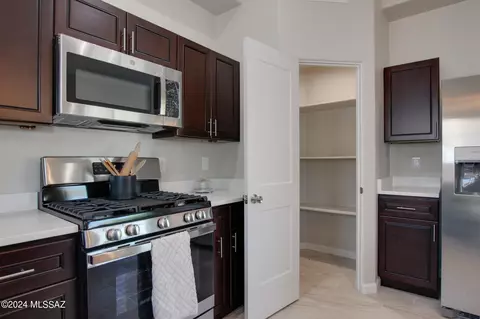 Kitchen - 163 E Spring Sky St, Tucson, AZ 85737 photo 1 of 2