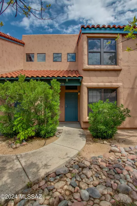 7753 E Va Ventana Norte, Tucson, AZ 85750