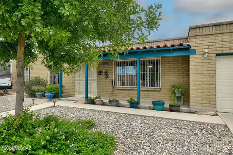 9122 E Roberto St, Tucson, AZ 85710