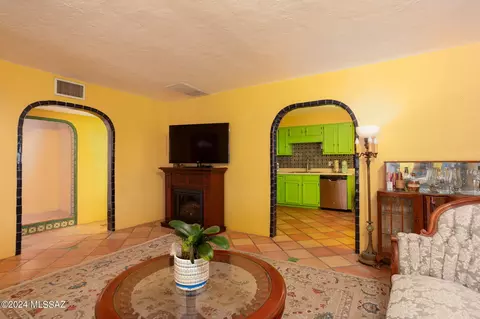 Living - 4032 E Montecito St, Tucson, AZ 85711 photo 2 of 2