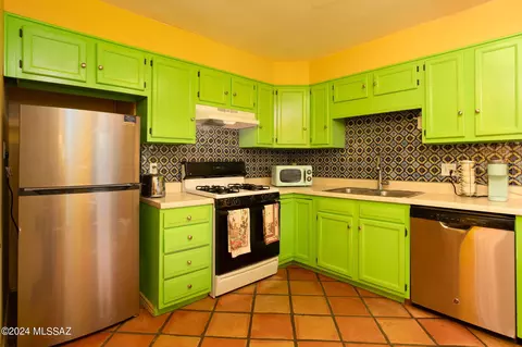 Kitchen - 4032 E Montecito St, Tucson, AZ 85711 photo 2 of 2