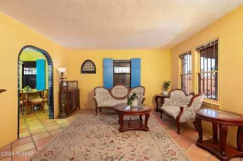 Living - 4032 E Montecito St, Tucson, AZ 85711 photo 1 of 2