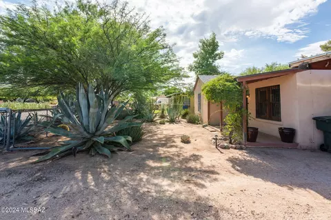 Exterior - 4032 E Montecito St, Tucson, AZ 85711 photo 2 of 7