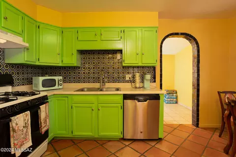 Kitchen - 4032 E Montecito St, Tucson, AZ 85711 photo 1 of 2
