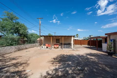 Exterior - 4032 E Montecito St, Tucson, AZ 85711 photo 6 of 7