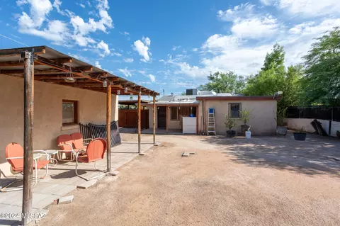 Exterior - 4032 E Montecito St, Tucson, AZ 85711 photo 4 of 7
