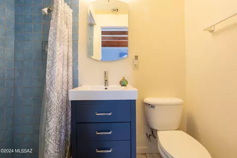 Bath - 4032 E Montecito St, Tucson, AZ 85711 photo 2 of 2