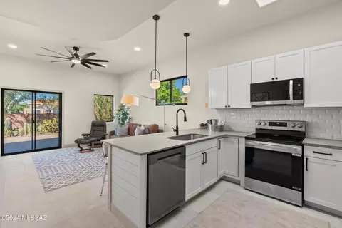 9985 E Via Del Pasto, Tucson, AZ 85747