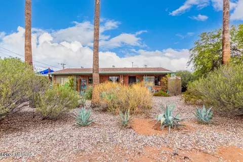 Exterior - 1601 E Hedrick Dr, Tucson, AZ 85719 photo 4 of 7