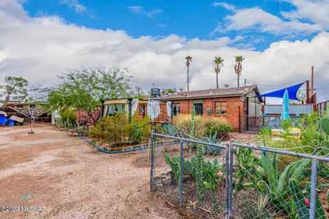 Exterior - 1601 E Hedrick Dr, Tucson, AZ 85719 photo 5 of 7