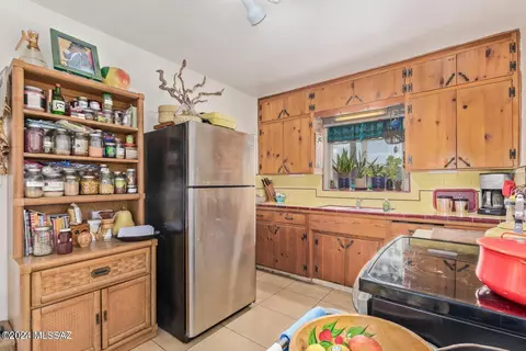 Kitchen - 1601 E Hedrick Dr, Tucson, AZ 85719 photo 1 of 3