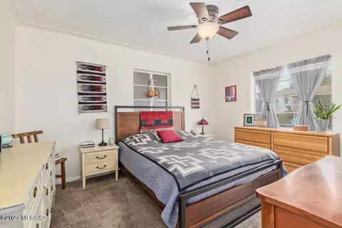 Bedroom - 1601 E Hedrick Dr, Tucson, AZ 85719 photo 1 of 2