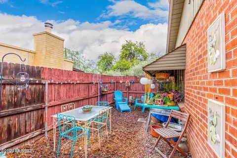 Exterior - 1601 E Hedrick Dr, Tucson, AZ 85719 photo 7 of 7