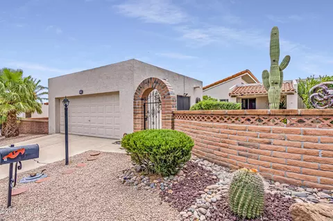 1611 W Agave Ln, Green Valley, AZ 85622