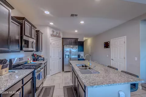 12198 E Becker Dr, Vail, AZ 85641 photo 7