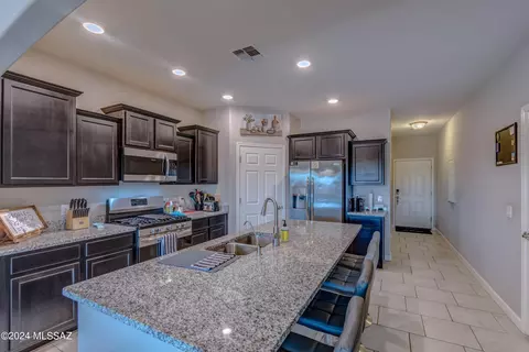 12198 E Becker Dr, Vail, AZ 85641 photo 6