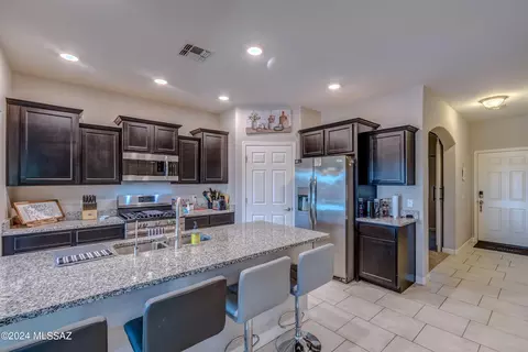 12198 E Becker Dr, Vail, AZ 85641 photo 5