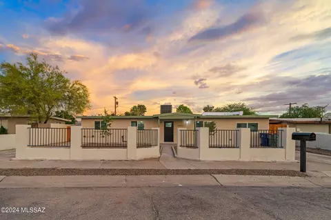 1621 W Windsor St, Tucson, AZ 85705