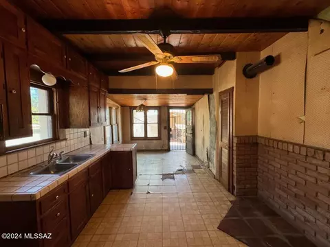 Kitchen - 841 E Freeman Pl, Tucson, AZ 85719 photo 1 of 1