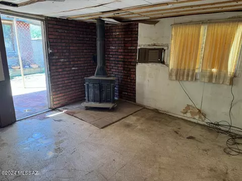 Living - 841 E Freeman Pl, Tucson, AZ 85719 photo 5 of 5