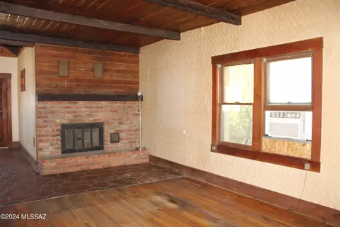 Living - 841 E Freeman Pl, Tucson, AZ 85719 photo 3 of 5