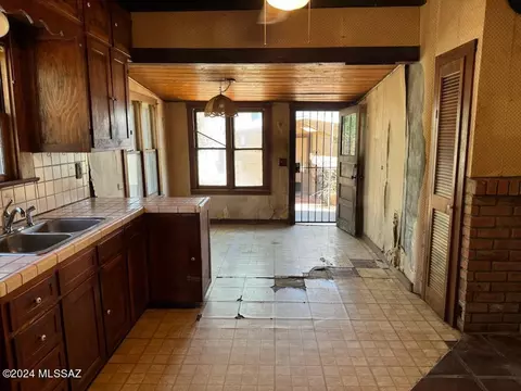 Entry Way - 841 E Freeman Pl, Tucson, AZ 85719 photo 2 of 2