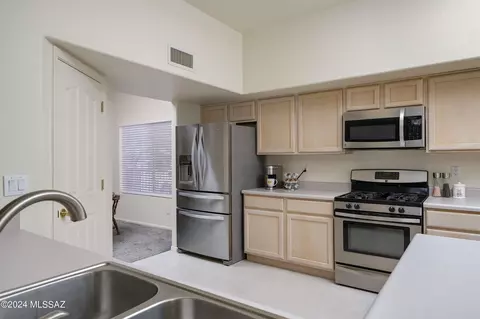 9628 E Paseo San Bernardo, Tucson, AZ 85747 photo 4