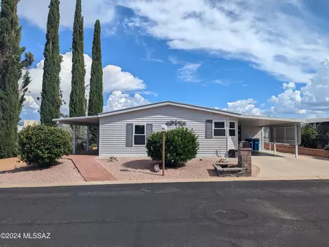 35 W Pinon Dr, Green Valley, AZ 85614