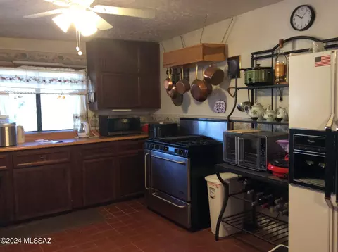 Kitchen - 20000 S River Rd, Mammoth, AZ 85618 photo 2 of 3