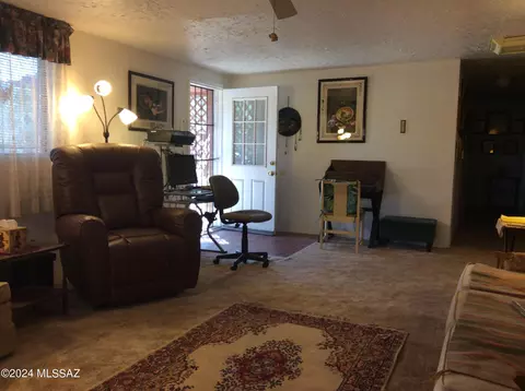 Living - 20000 S River Rd, Mammoth, AZ 85618 photo 2 of 3