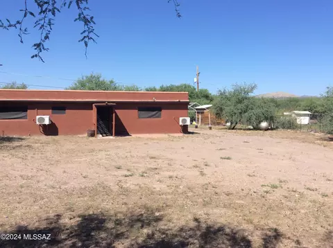 Exterior - 20000 S River Rd, Mammoth, AZ 85618 photo 5 of 12