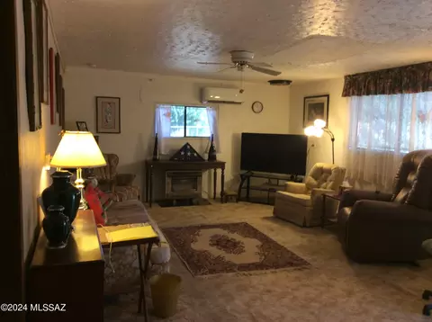 Living - 20000 S River Rd, Mammoth, AZ 85618 photo 1 of 3