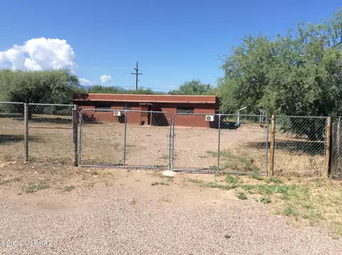 Exterior - 20000 S River Rd, Mammoth, AZ 85618 photo 2 of 12