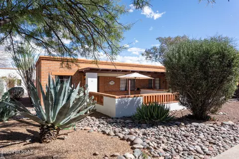 387 S Paseo Tierra #A, Green Valley, AZ 85614
