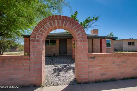 5711 S Columbus Blvd, Tucson, AZ 85706