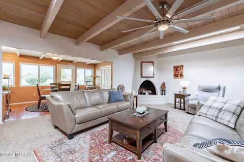 501 W Camino Del Monte, Green Valley, AZ 85614