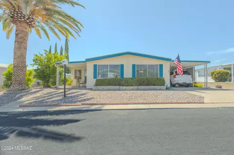 241 W Cumaro Dr, Green Valley, AZ 85614