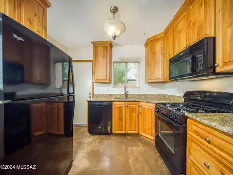 Kitchen - 3232 Elida St, Tucson, AZ 85716 photo 4 of 5